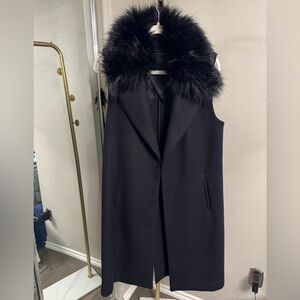 Zara Black Sleeveless Coat with Faux Fur Collar